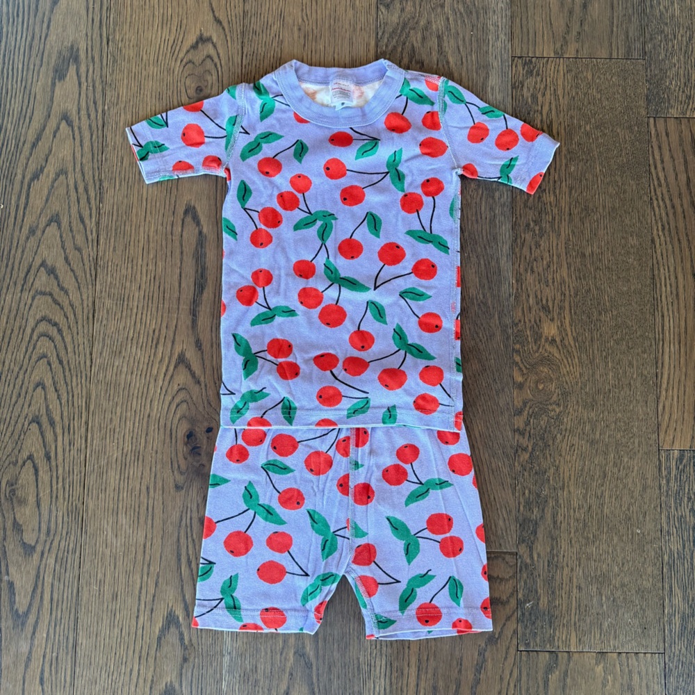 Hanna Andersson cherry print short johns ~ size 6-7 ~ excellent condition